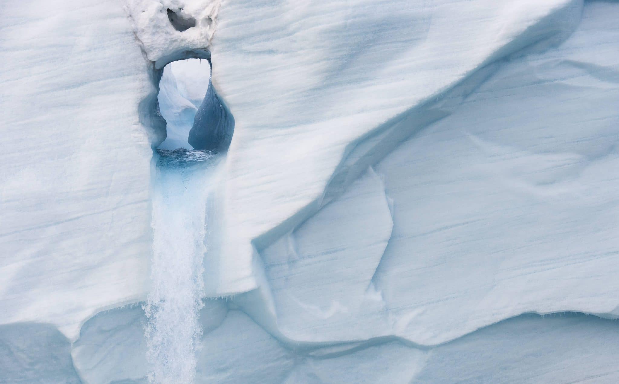 FLIESSEN MILLIARDEN LITER TRINKWASSER INS OFFENE MEER